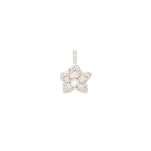 FLOWER WITH PEARL STUD OORBEL ZILVER